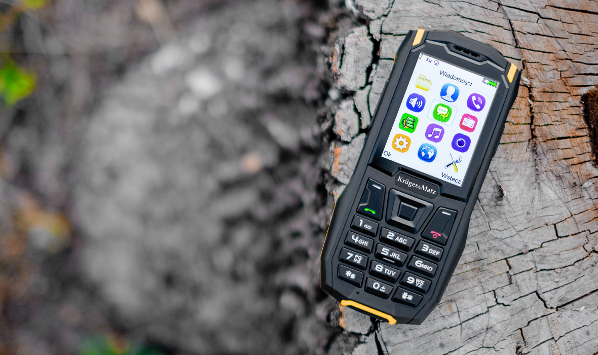 IRON 2 de la Kruger&Matz este pentru cei care apreciaza rezistenta telefonului pe langa functiile sau aplicatiile din dotare. Dimensiunile compacte fac ca produsul sa se potriveasca bine in palma, permitand o utilizare confortabila.