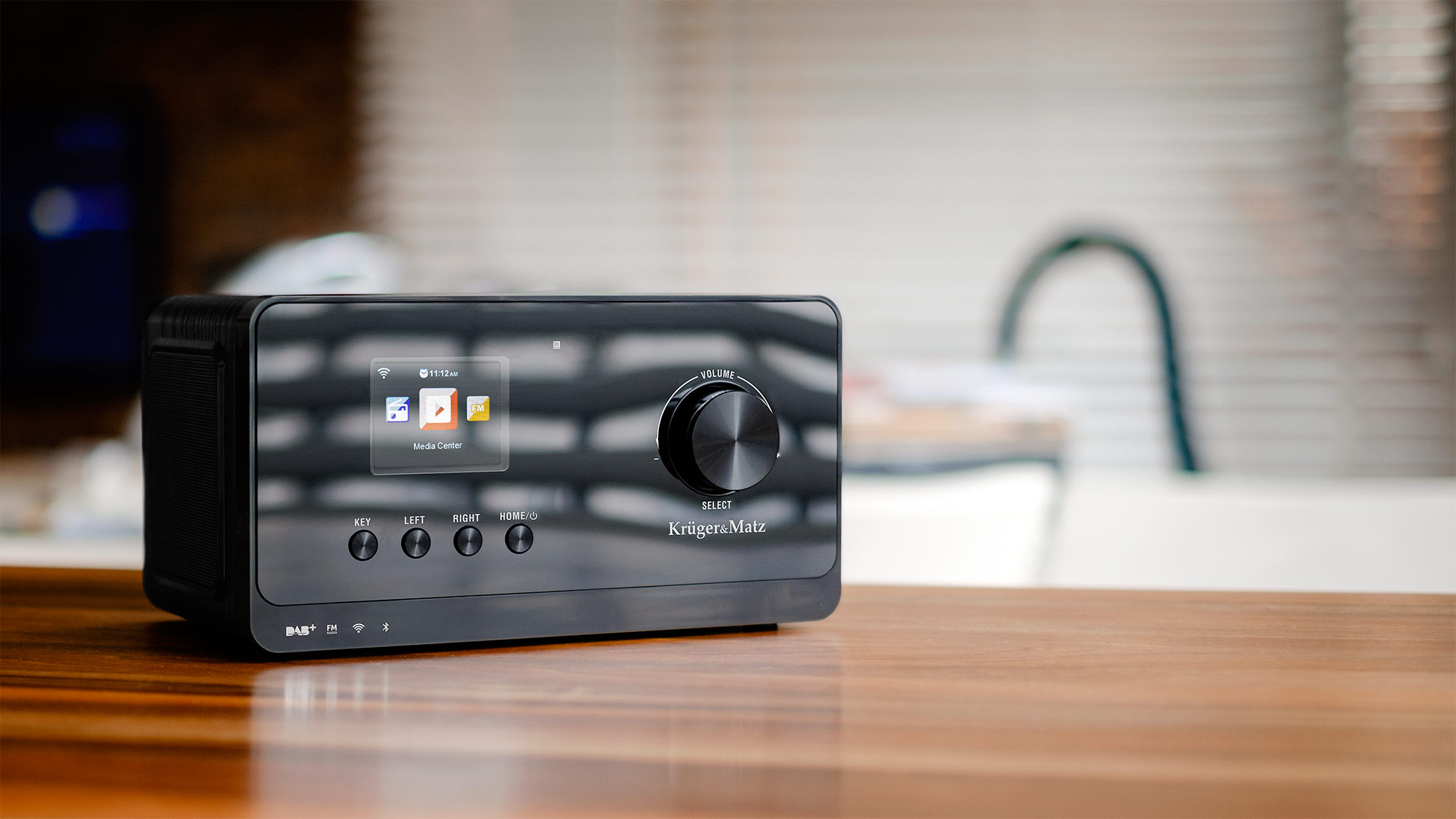 Functionare wireless Conecteaza radio-ul KM 816 la reteaua Wi-Fi de acasa si bucura-te de posturile radio de pe Internet! In plus, functia DLNA prin intermediul serverului UPnP face sa poti asculta muzica wireless direct de pe calculatorul tau.