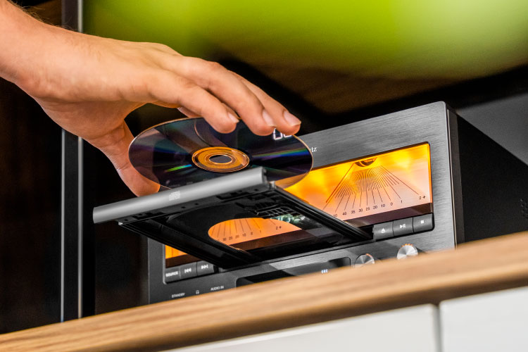 Pentru cei ce iubesc traditia Mini sisitem audio cu CD si USB